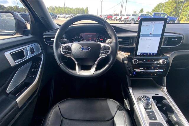 Certified 2023 Ford Explorer Limited w/ Limited Technology Package RWD image 5