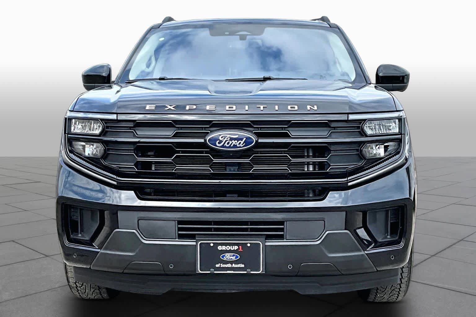 Certified 2025 Ford Expedition Active RWD image 4