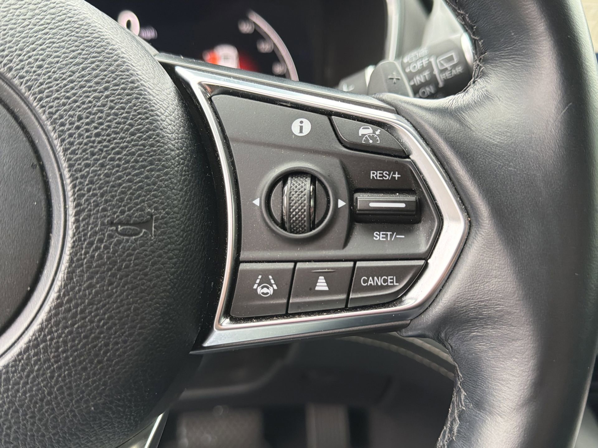 Used 2023 Acura MDX SH-AWD w/ Advance Package image 16