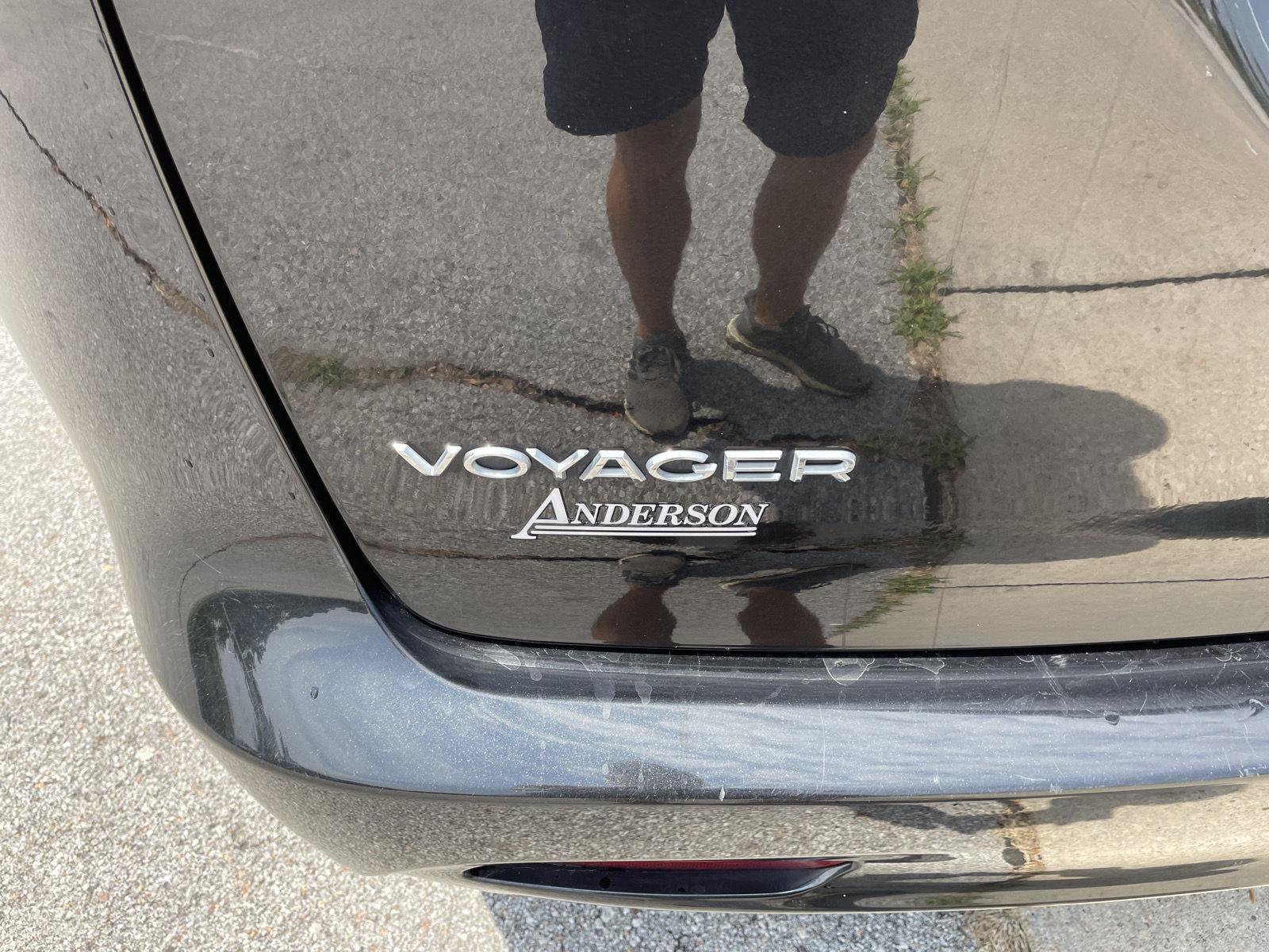 Used 2022 Chrysler Voyager LX FWD image 36