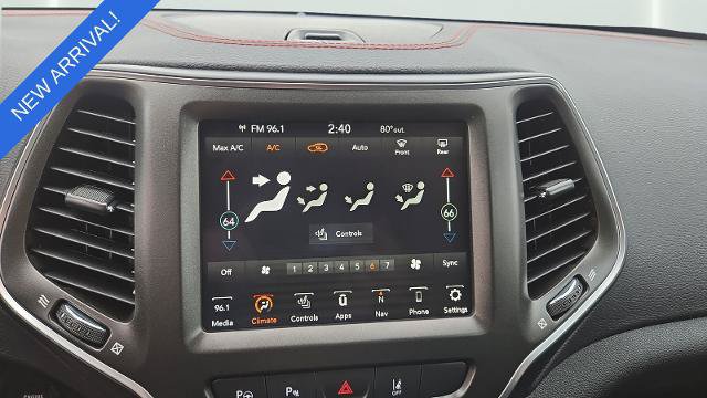 Used 2023 Jeep Cherokee Trailhawk w/ Trailer Tow Group AWD/4WD image 14