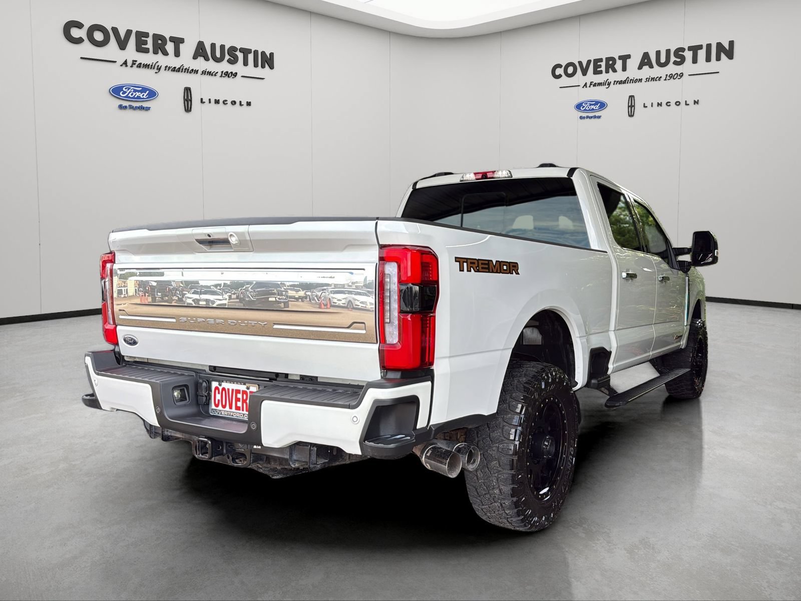 Certified 2024 Ford F350 Platinum w/ Tremor Off-Road Package AWD/4WD image 3