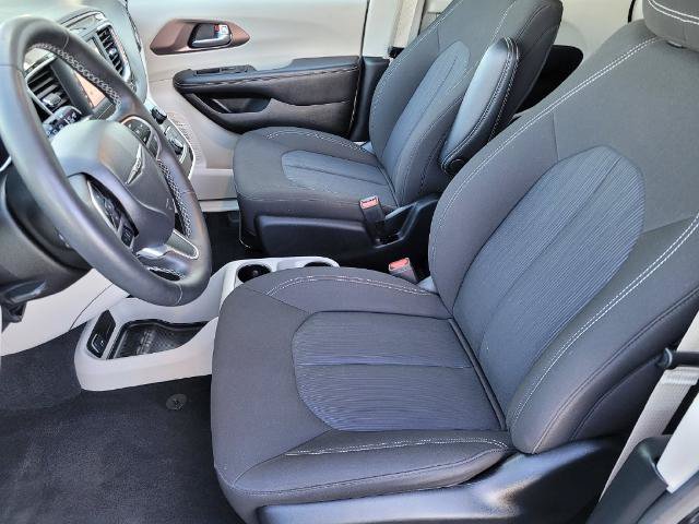 Used 2023 Chrysler Voyager LX FWD image 17