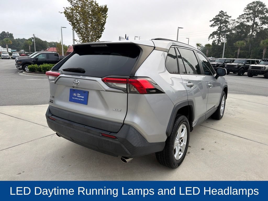 Used 2021 Toyota RAV4 XLE w/ Convenience Package FWD image 11
