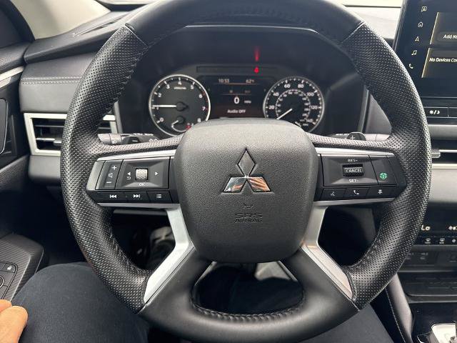 Used 2025 Mitsubishi Outlander AWD image 11