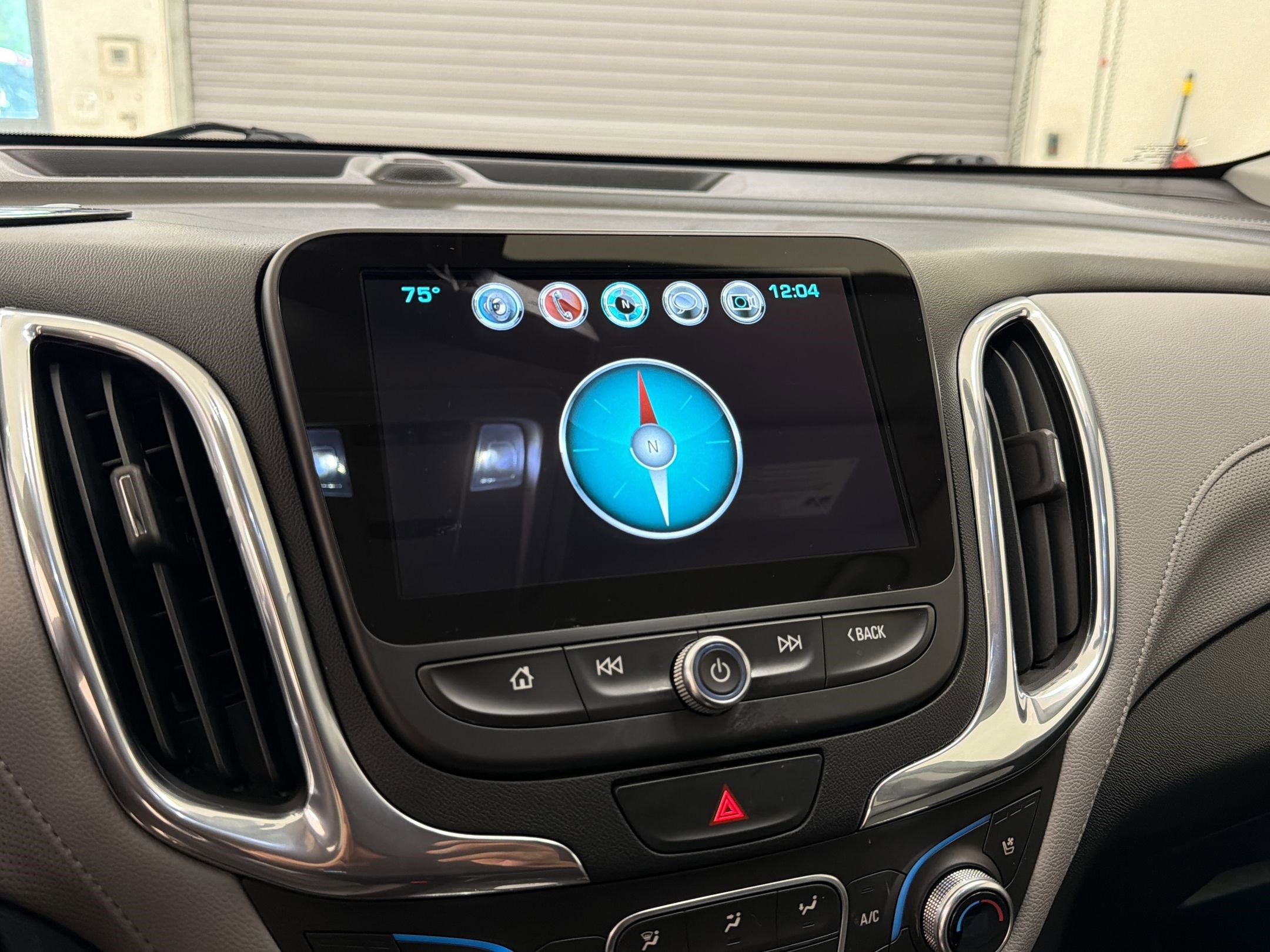 Used 2018 Chevrolet Equinox Premier AWD/4WD image 23