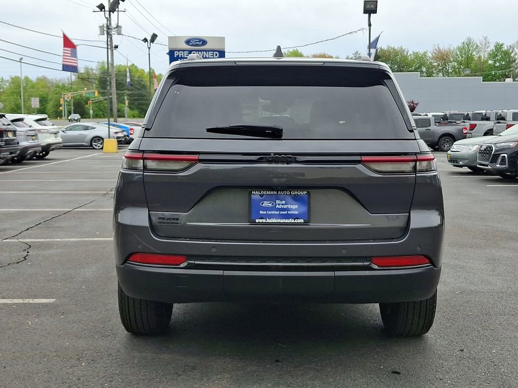 Used 2025 Jeep Grand Cherokee Altitude AWD/4WD image 6