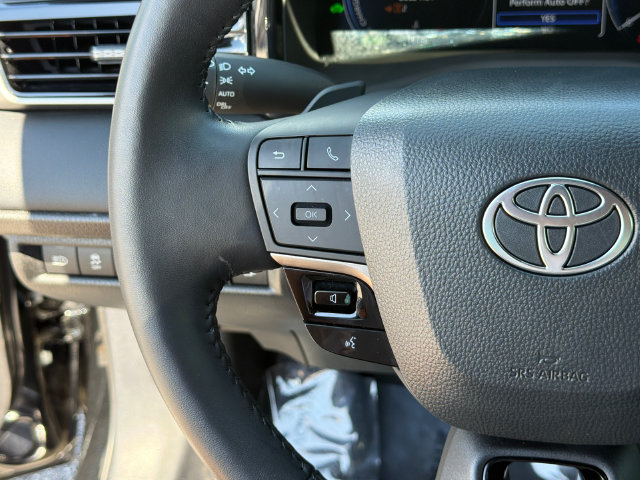 Used 2025 Toyota Camry XSE FWD image 26