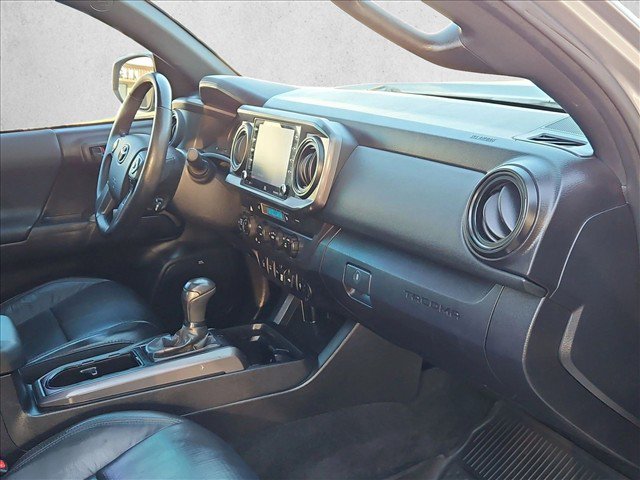Used 2021 Toyota Tacoma TRD Off-Road w/ TRD Premium Off Road Package AWD/4WD image 20