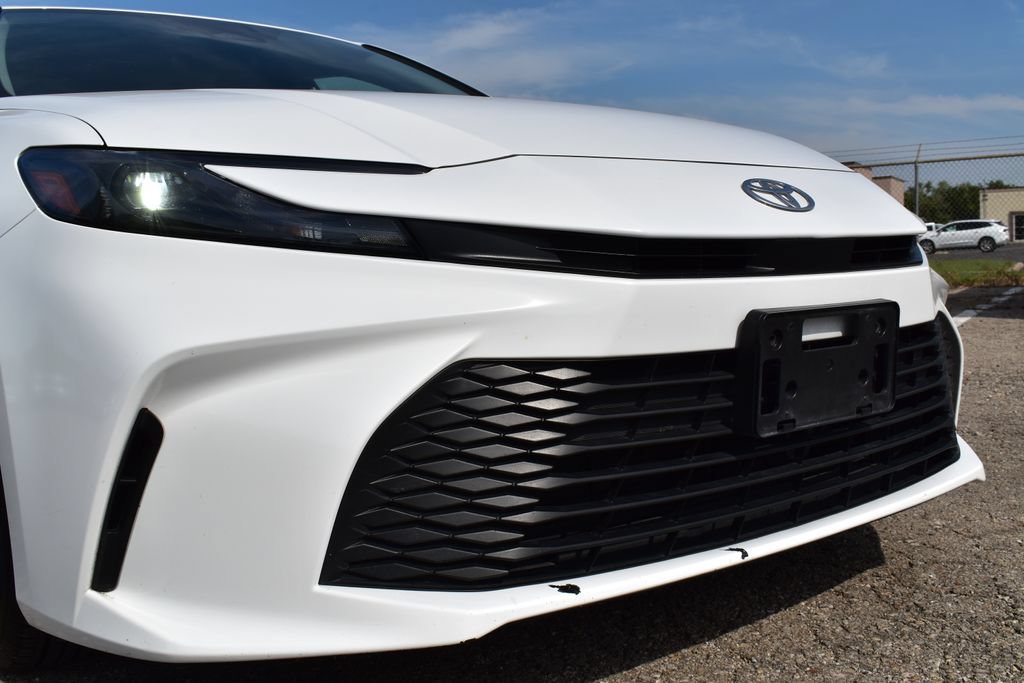 Used 2025 Toyota Camry LE FWD image 6