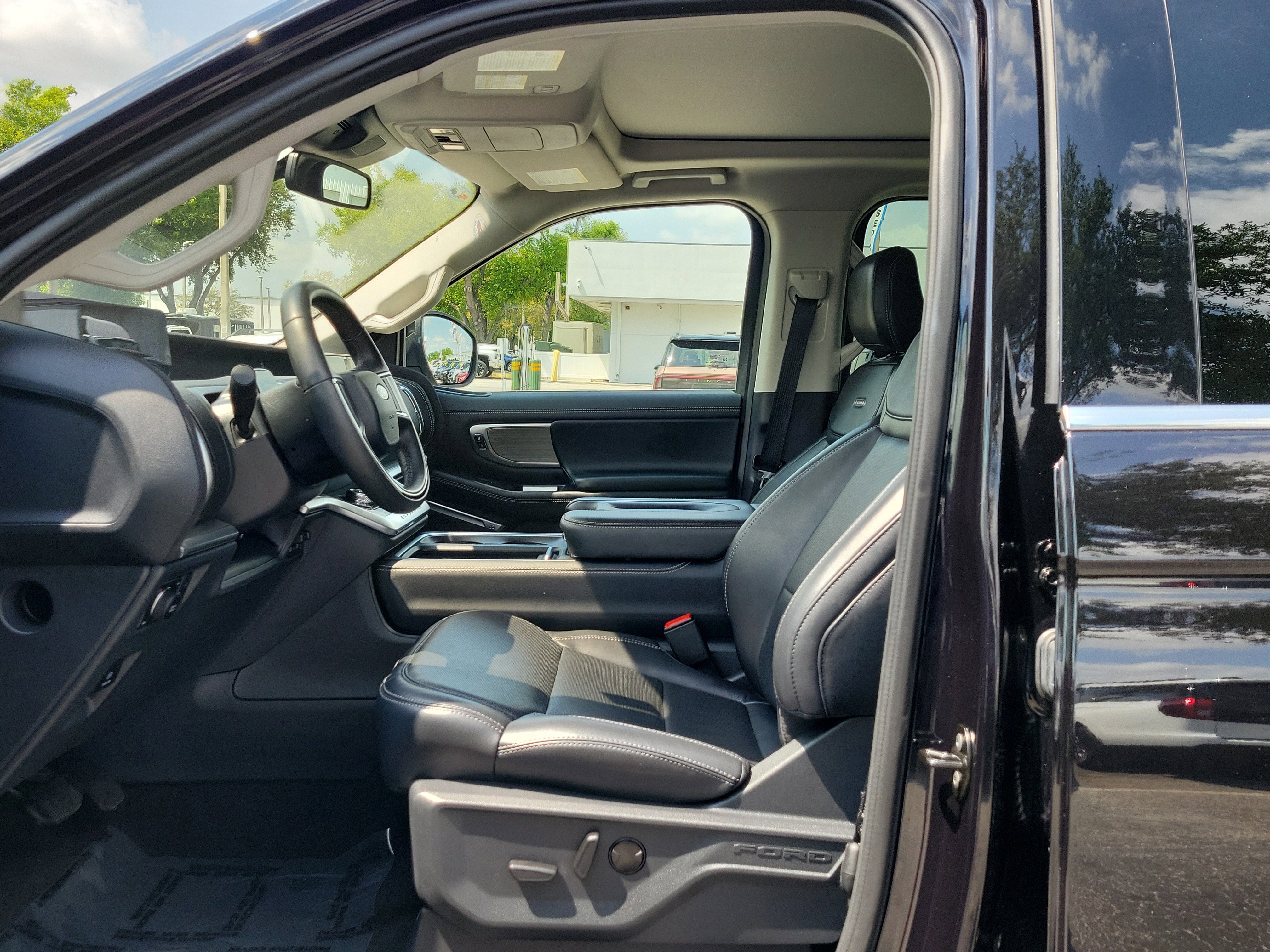 Certified 2025 Ford Expedition Platinum image 21