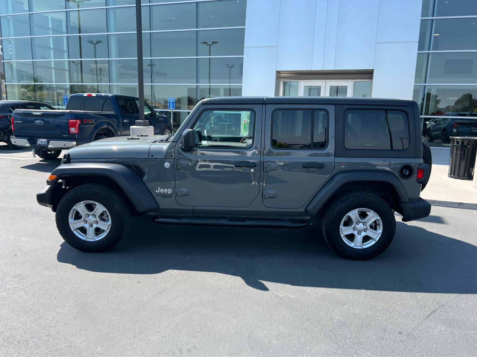 Used 2021 Jeep Wrangler Unlimited Sport AWD/4WD image 12