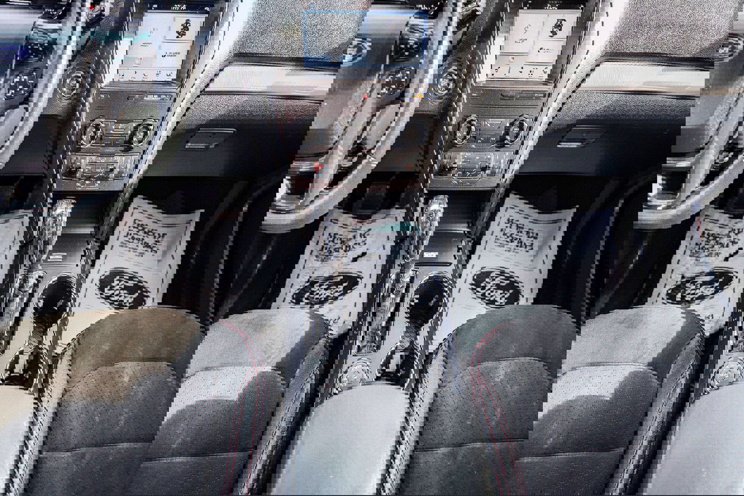 Certified 2018 Ford Explorer XLT w/ Equipment Group 202A image 11