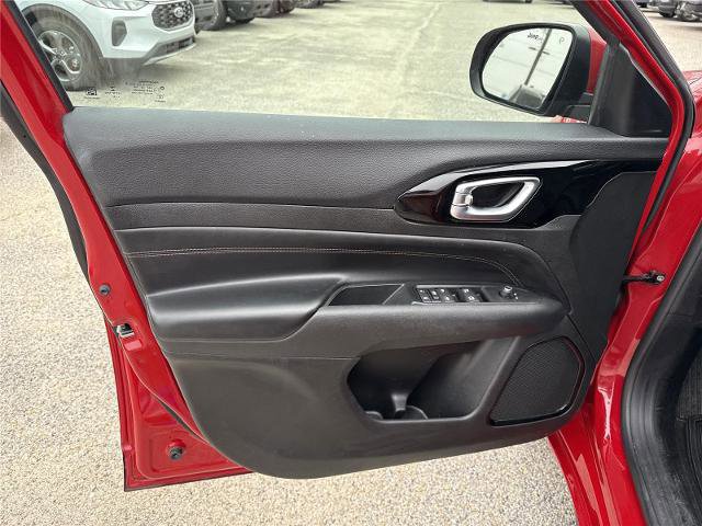 Used 2022 Jeep Compass Limited image 23