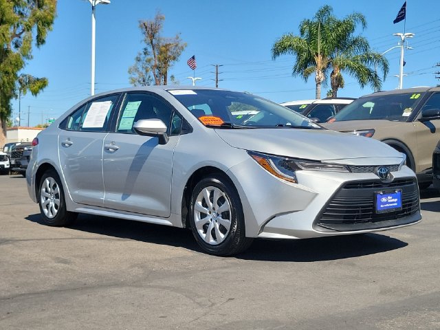 Used 2025 Toyota Corolla LE FWD image 31