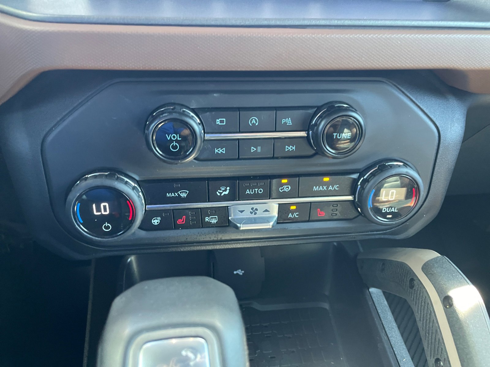 Certified 2024 Ford Bronco Outer Banks AWD/4WD image 23