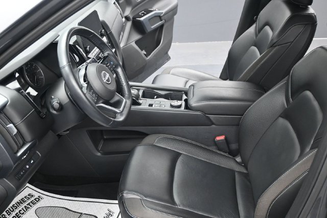 Used 2025 Nissan Pathfinder SL AWD/4WD image 6