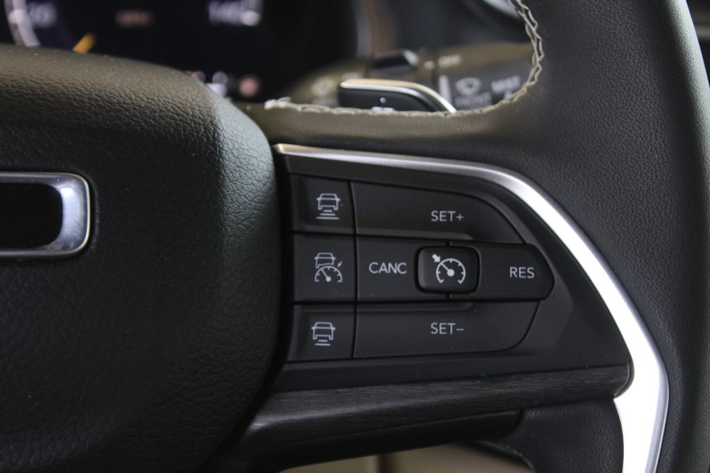 Used 2024 Jeep Grand Cherokee Limited RWD image 24