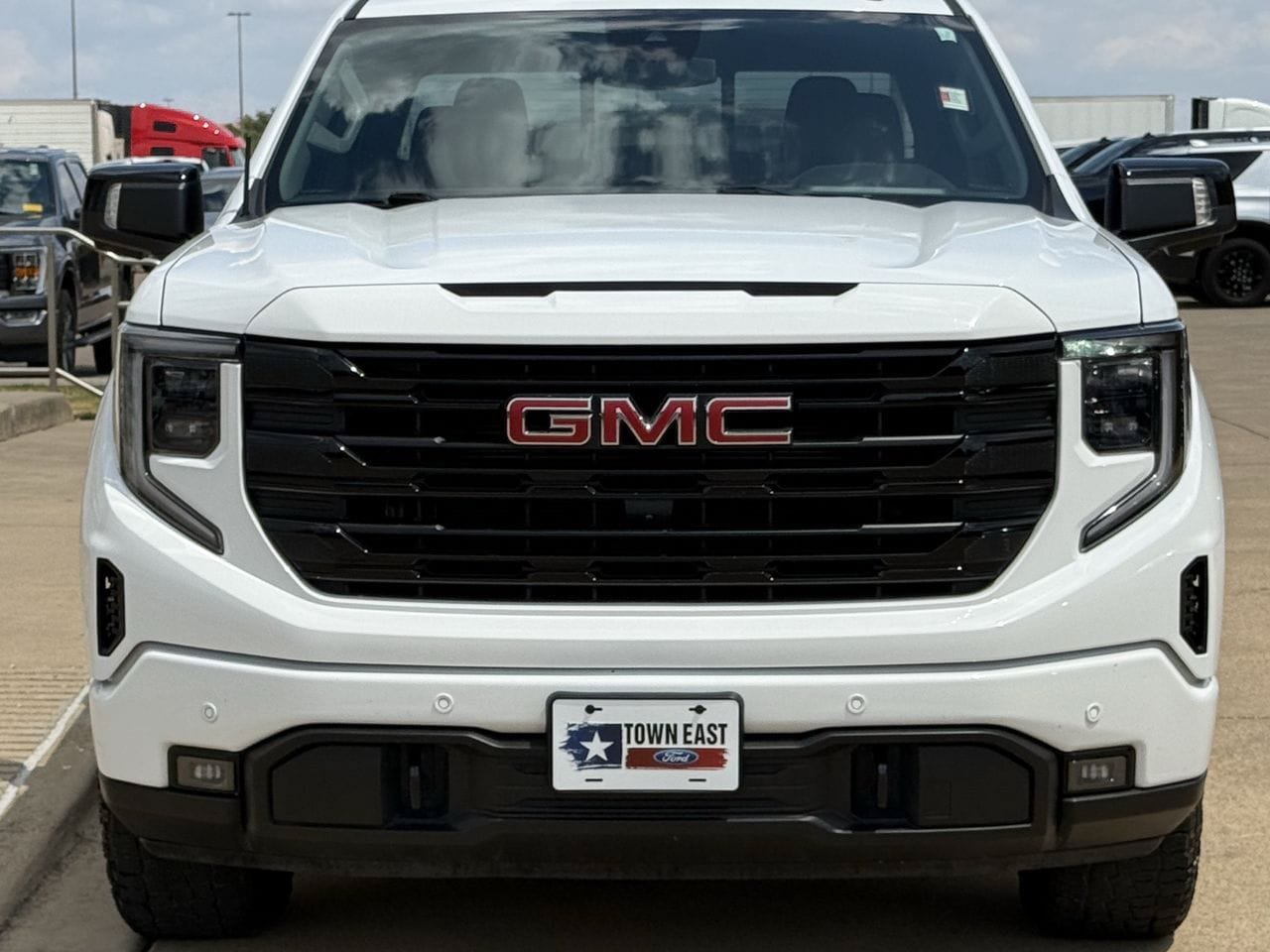 Used 2024 GMC Sierra 1500 Elevation w/ Elevation Premium Package AWD/4WD image 8