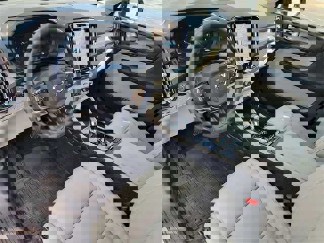 Used 2023 Volvo XC40 B5 Ultimate w/ Protection Package Premier image 19