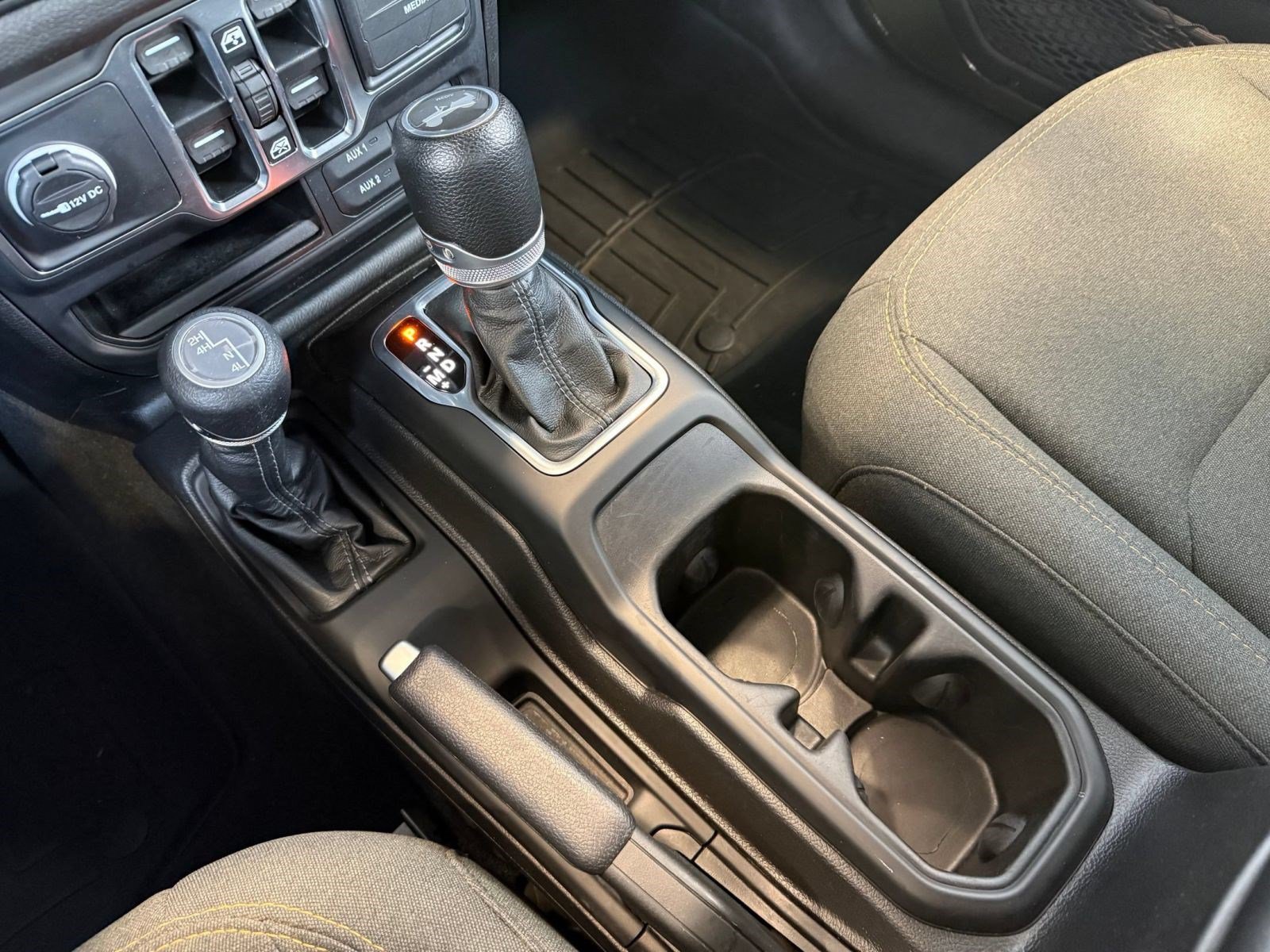 Used 2024 Jeep Wrangler Unlimited Sport AWD/4WD image 20