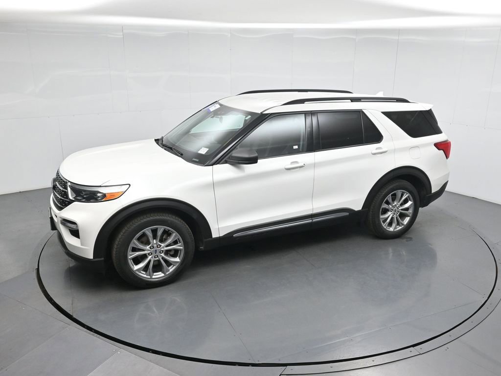 Certified 2020 Ford Explorer XLT w/ Equipment Group 202A image 27