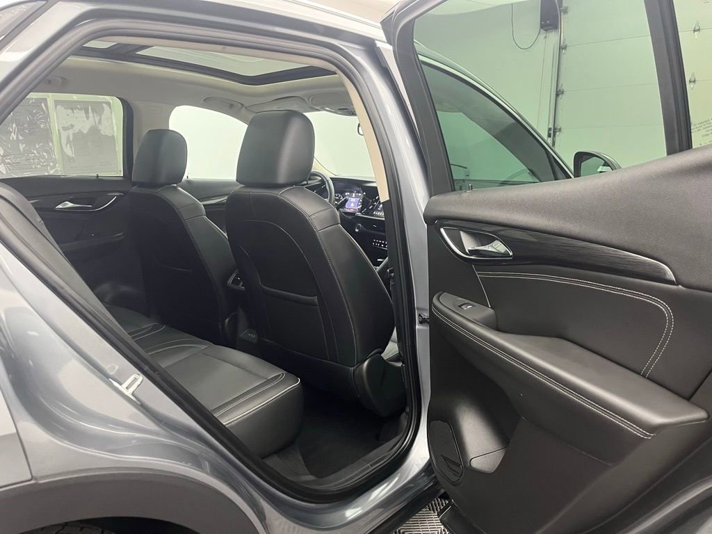 Used 2022 Buick Envision Essence w/ Safety Package image 32