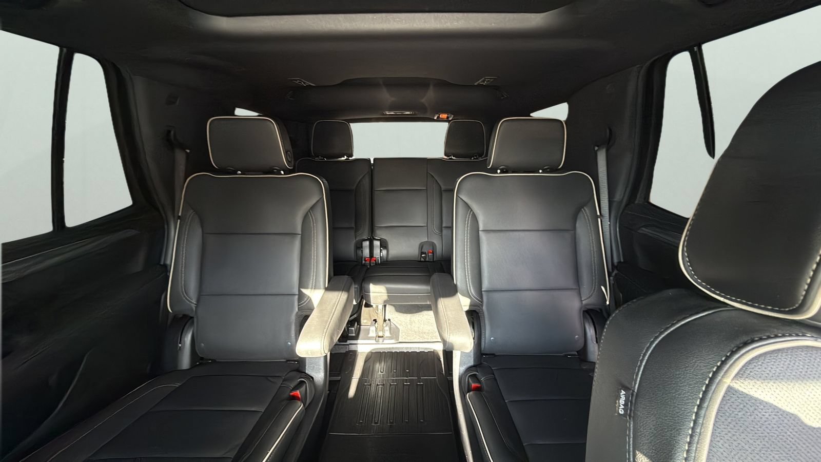 Used 2024 GMC Yukon SLT w/ SLT Luxury Package RWD image 25