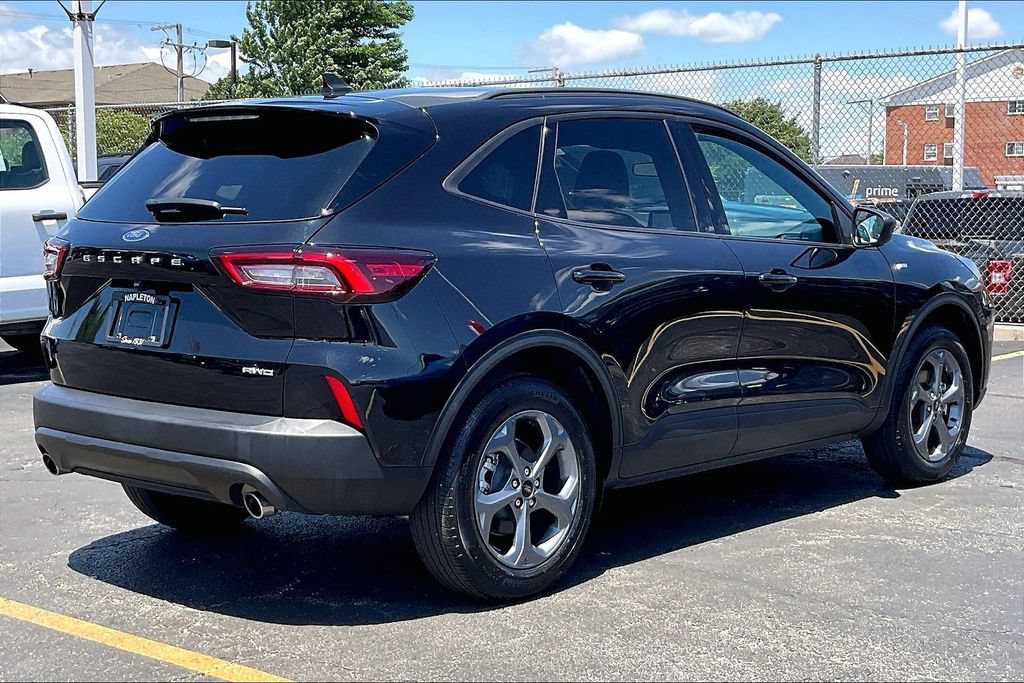 Certified 2025 Ford Escape ST-Line AWD/4WD image 12