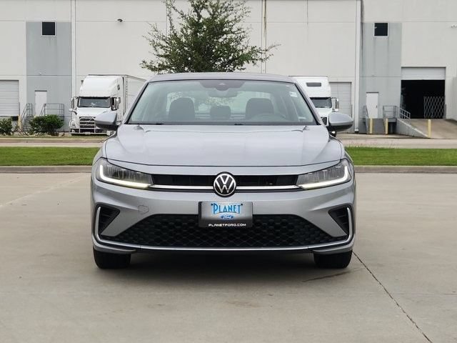 Used 2025 Volkswagen Jetta SE FWD image 2