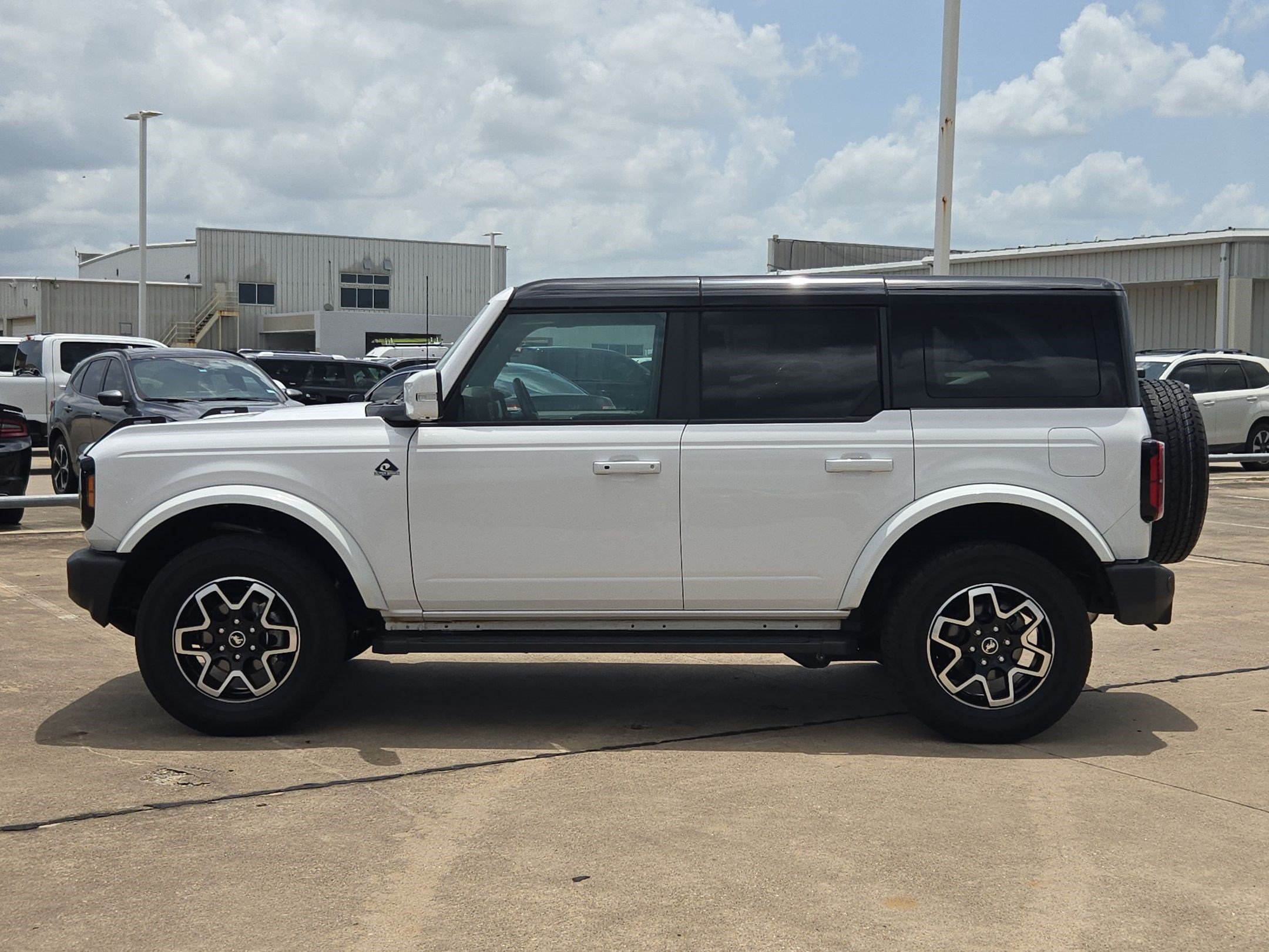 Certified 2024 Ford Bronco Outer Banks AWD/4WD image 9