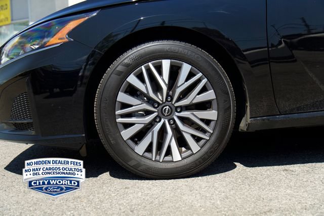 Used 2025 Nissan Altima 2.5 SV FWD image 8