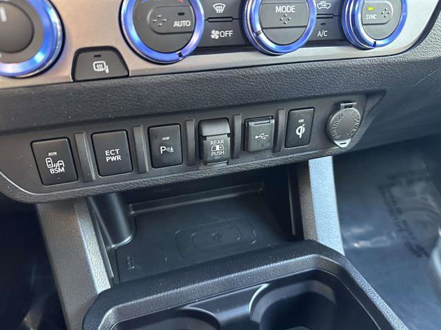 Used 2022 Toyota Tacoma Limited image 21