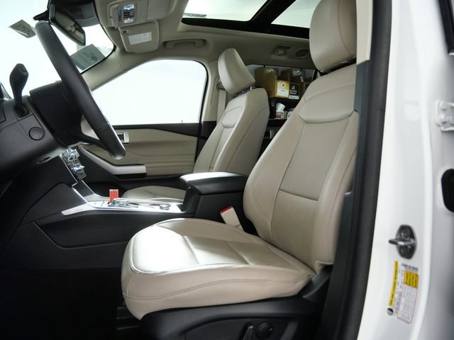 Certified 2024 Ford Explorer Limited w/ Equipment Group 301A AWD/4WD image 17