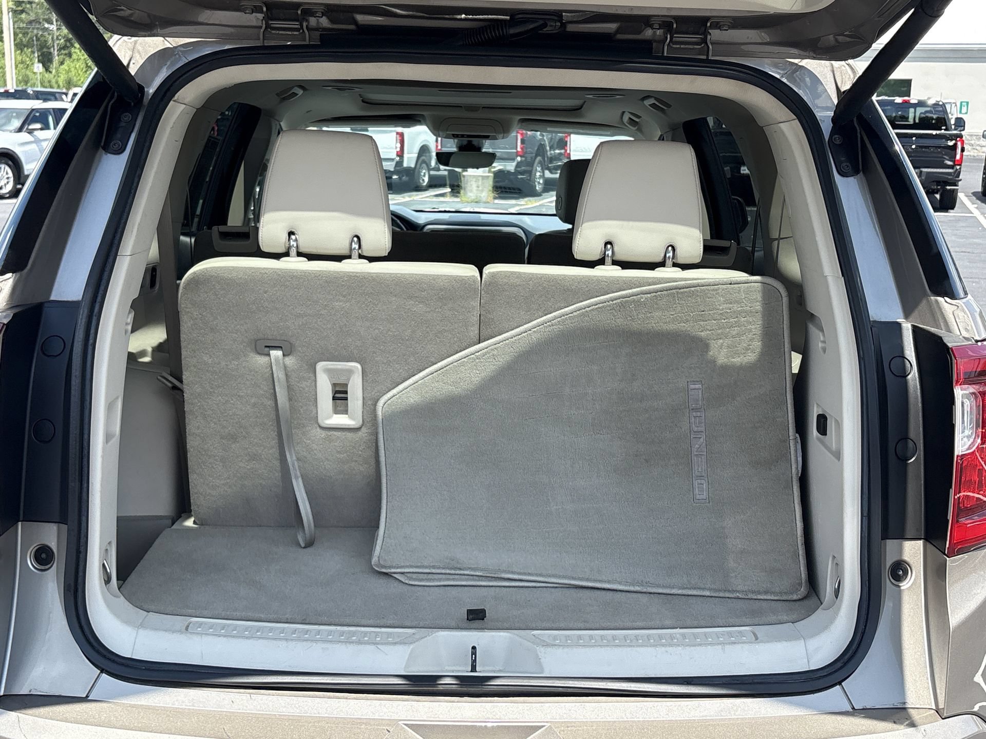 Used 2023 GMC Acadia Denali w/ Denali Ultimate Package FWD image 25