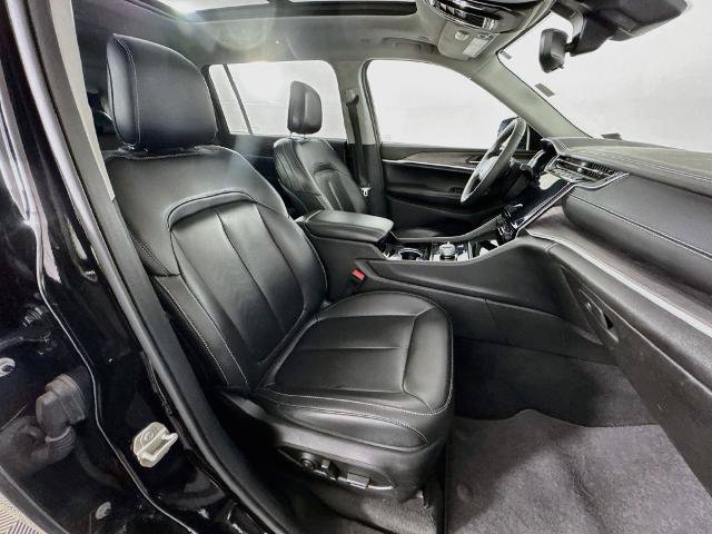 Used 2023 Jeep Grand Cherokee L Limited AWD/4WD image 31