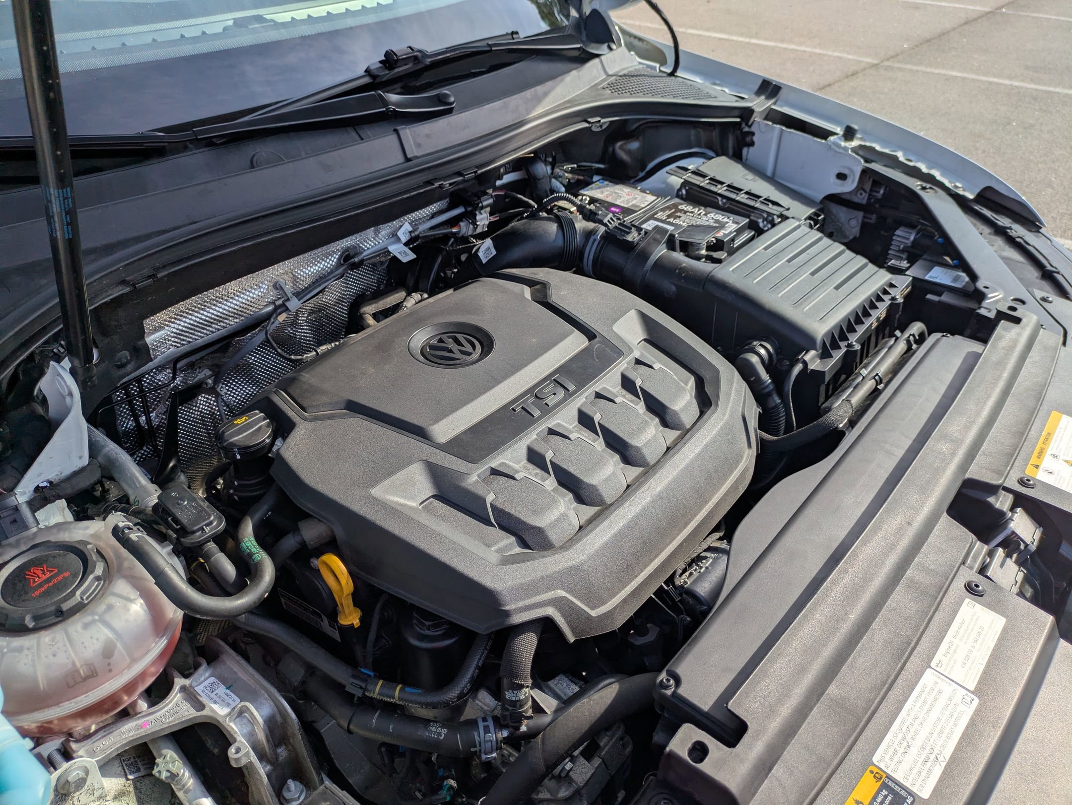 Used 2022 Volkswagen Tiguan SEL R-Line image 43