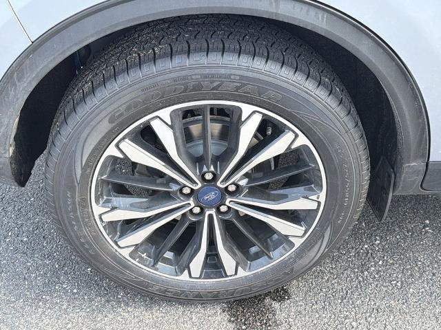 Certified 2022 Ford Escape SEL w/ SEL Stealth AWD Package image 32