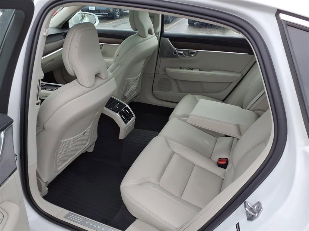 Used 2022 Volvo S90 B6 Inscription w/ Advanced Package image 28