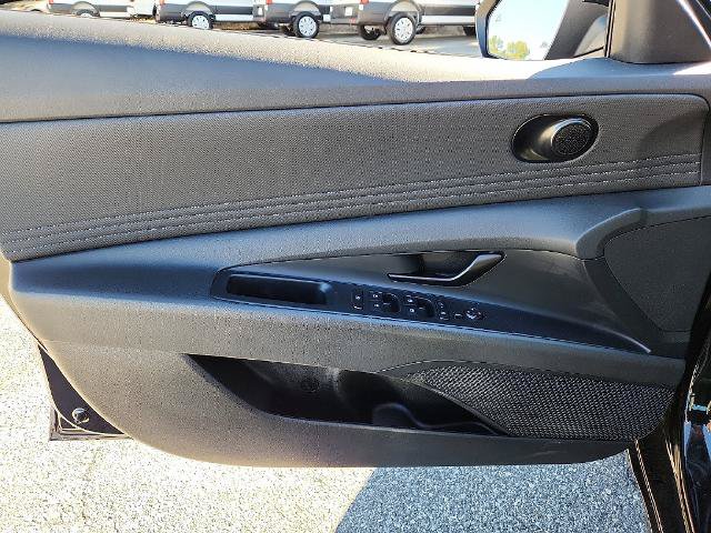 Used 2025 Hyundai Elantra Sport FWD image 12