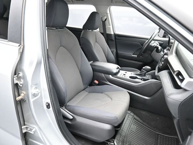 Used 2024 Toyota Highlander LE image 28