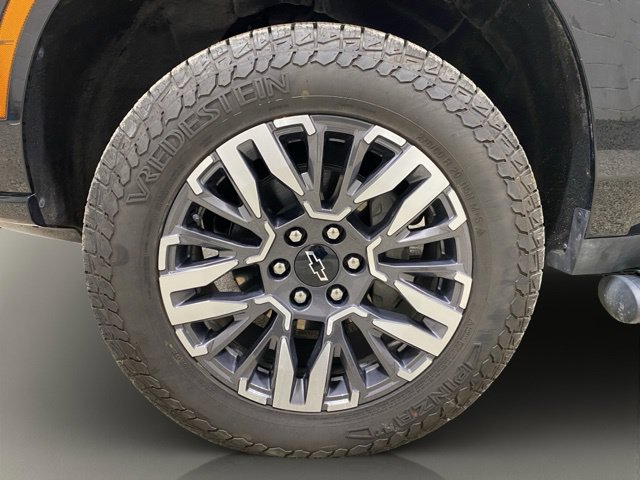 Used 2026 Chevrolet Suburban Z71 AWD/4WD image 25