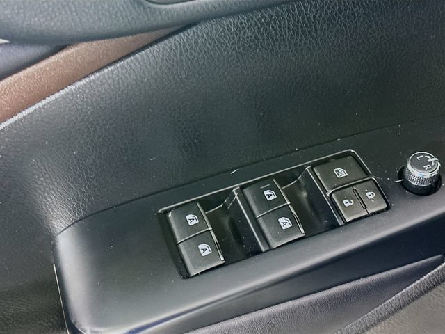 Used 2018 Toyota Highlander Limited Platinum AWD/4WD image 25