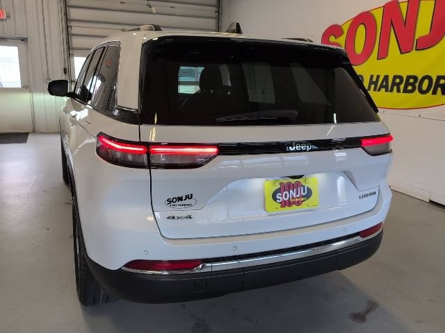 Used 2023 Jeep Grand Cherokee Limited AWD/4WD image 39