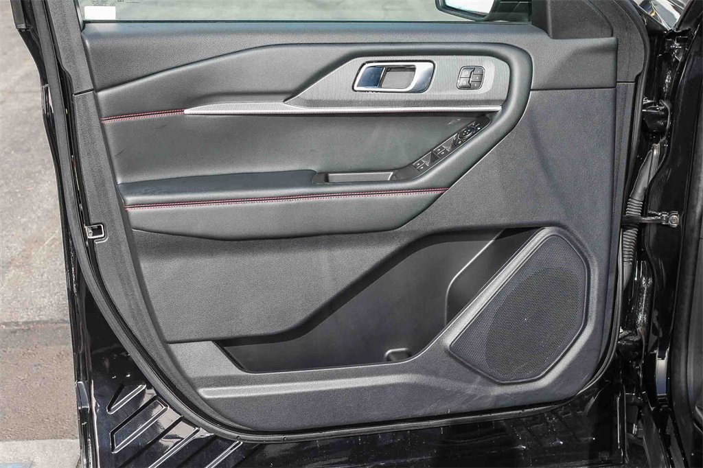 Certified 2025 Ford Explorer ST-Line w/ Premium Package image 28