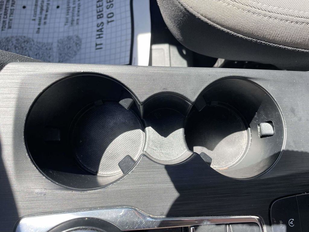 Certified 2020 Ford Escape SE image 18