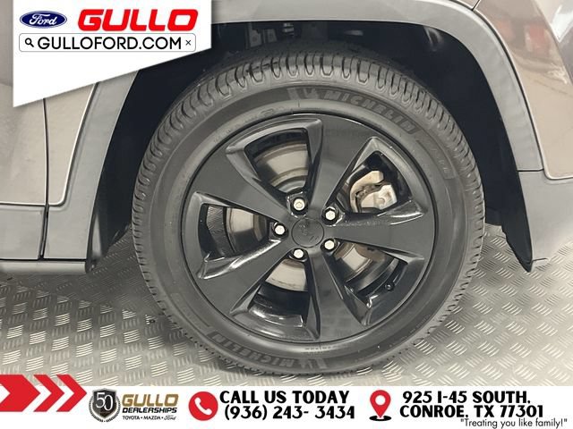 Used 2018 Jeep Cherokee Latitude w/ Altitude Package FWD image 30