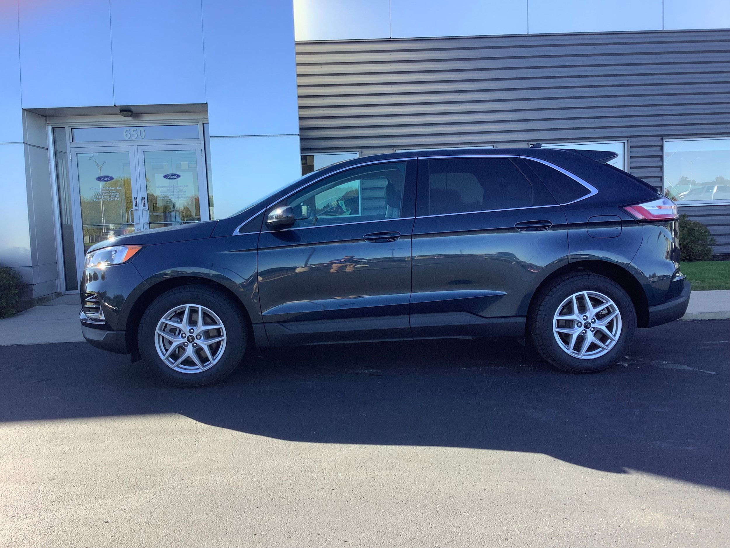 Certified 2023 Ford Edge SEL w/ Convenience Package AWD/4WD image 2