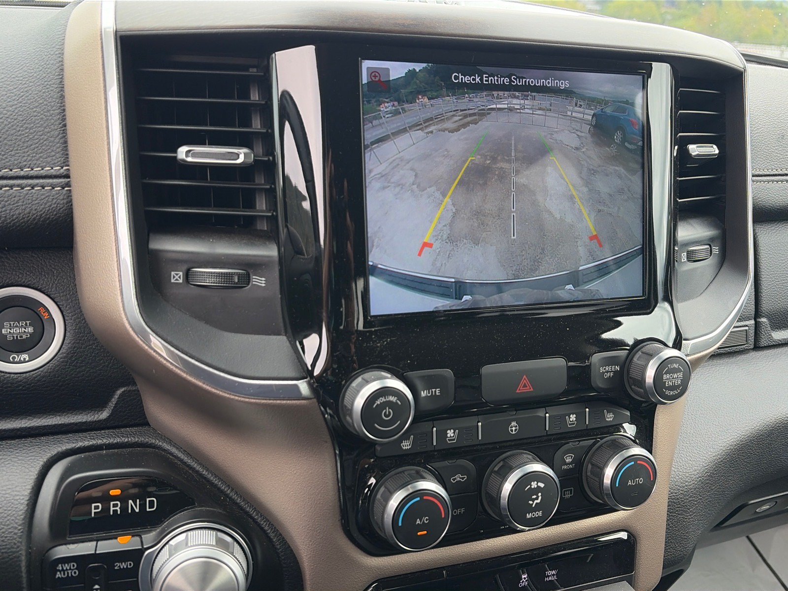 Used 2022 RAM 1500 Laramie AWD/4WD image 5
