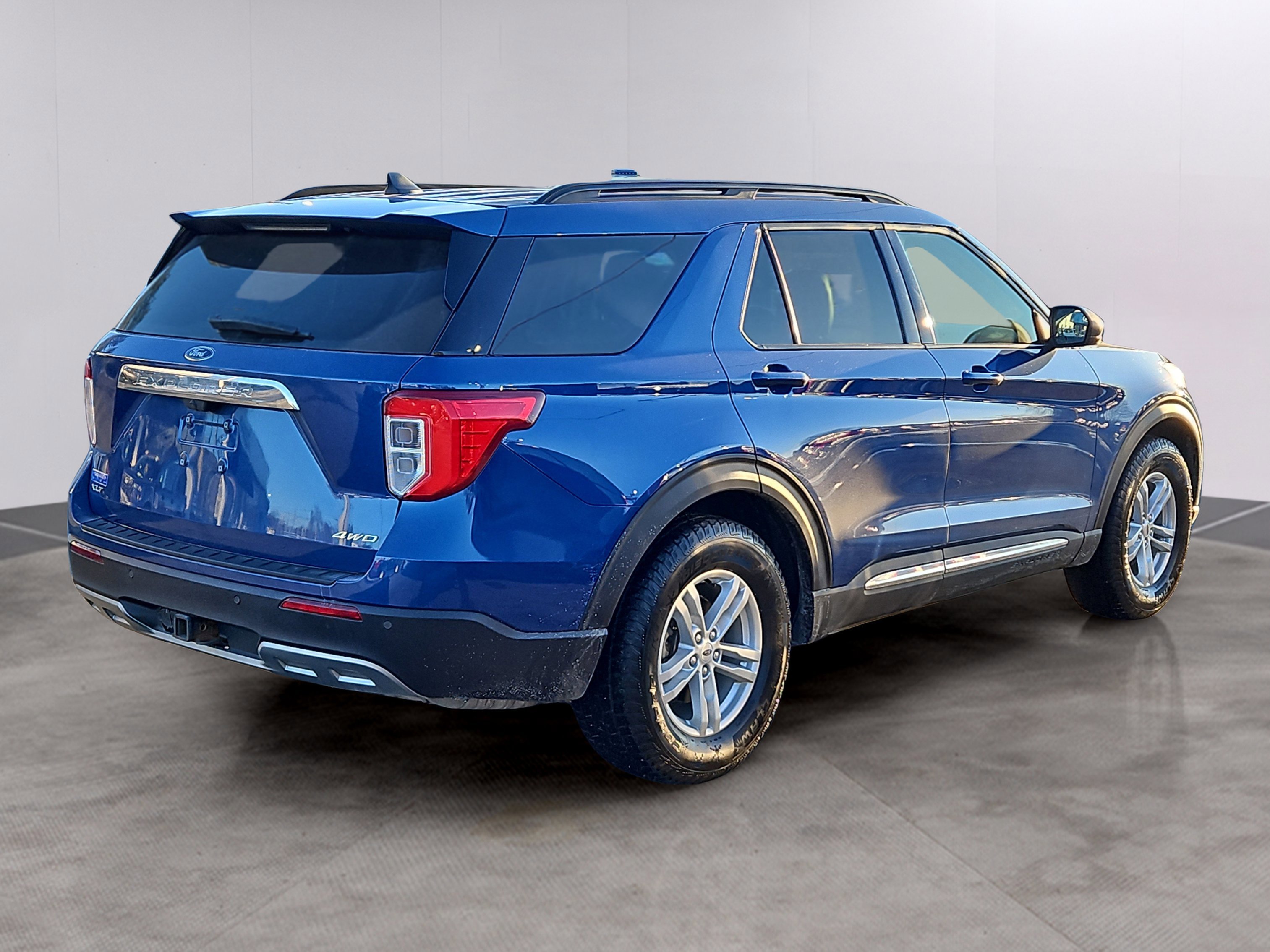 Certified 2022 Ford Explorer XLT w/ Equipment Group 202A image 4